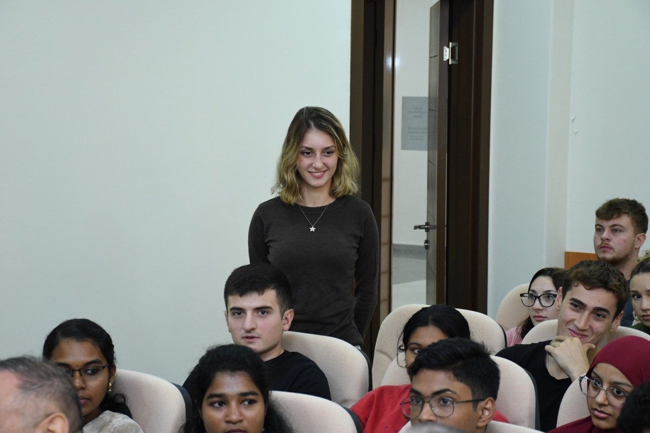 Zəfər Qurbanov əcnəbi tələbələrlə görüş keçirdi - FOTOLAR